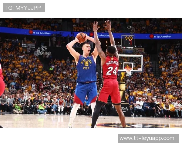 约基奇半场高效表现19分7板8助攻多次快攻扣篮展现统治力