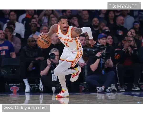 贾马尔穆雷半场表现出色9中4贡献11分2板7助攻2抢断展现全面能力