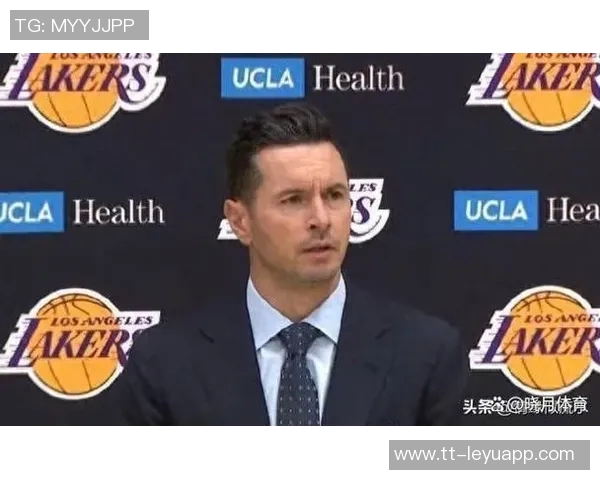 雷迪克透露詹姆斯本周积极参与个人训练提升状态 雷迪克透露詹姆斯本周积极参与个人训练提升状态